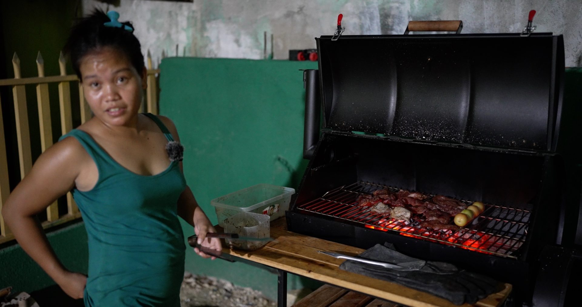 Filipina Wife SWEATS Over The Barbecue Grill But Foreign Husband Actually Does ALL The Hard Work