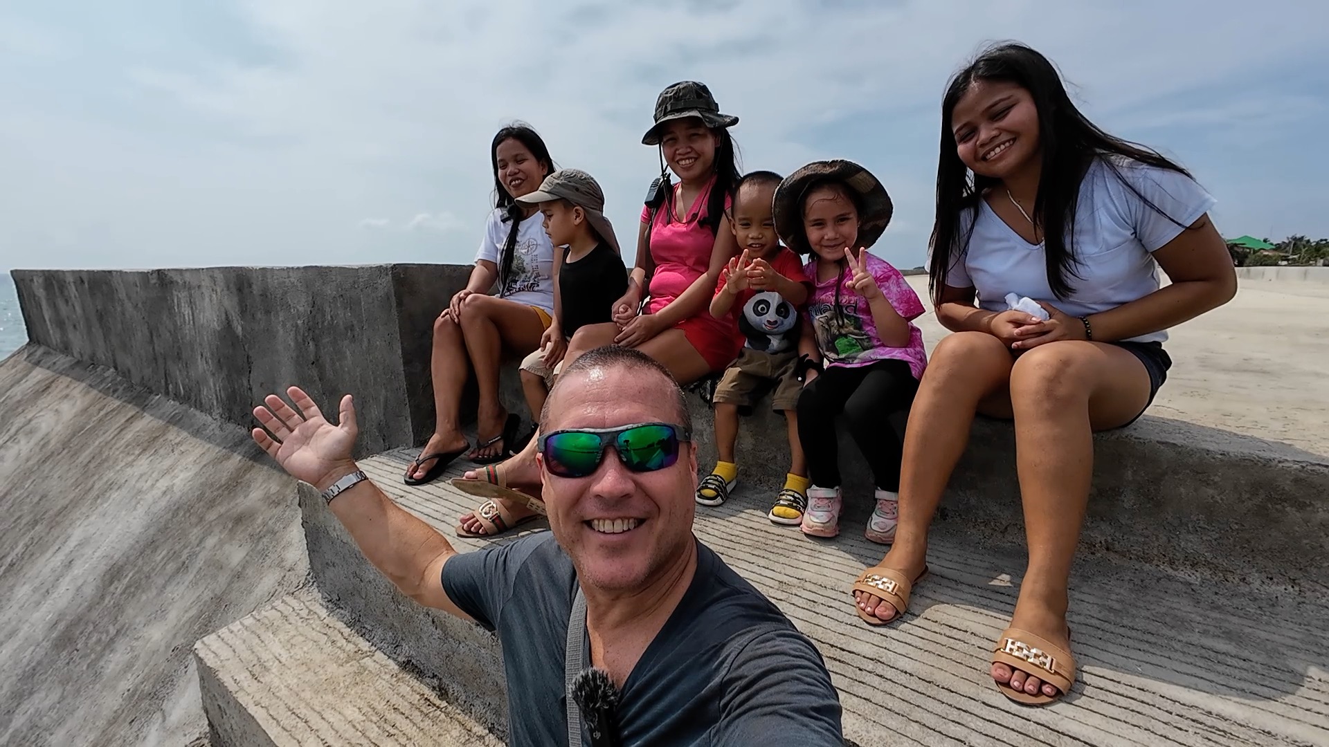 Old Single Dad Goes On Afternoon Date With 3 Filipina Single Moms